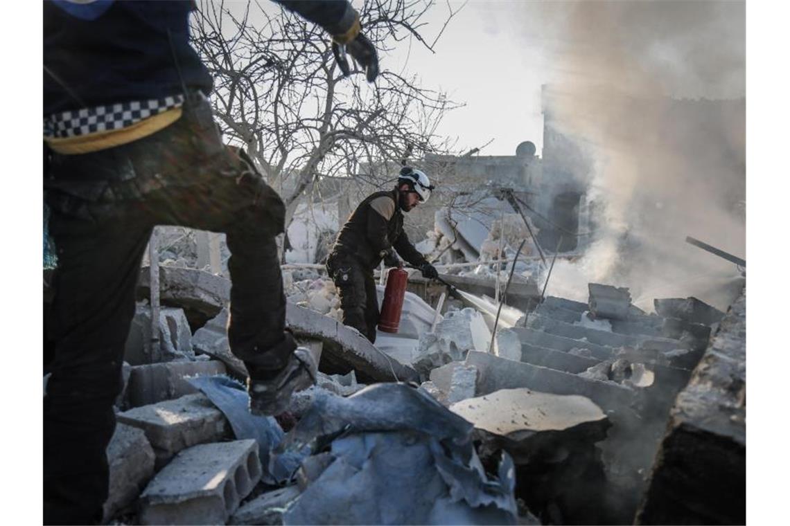 Erdogan warnt Europa vor „neuer Migrationswelle“ In der nordsyrischen Provinz Idlib gab es mehrere schwere Luftangriffe durch syrische Regierungstruppen. Foto: Anas Alkharboutli/dpa