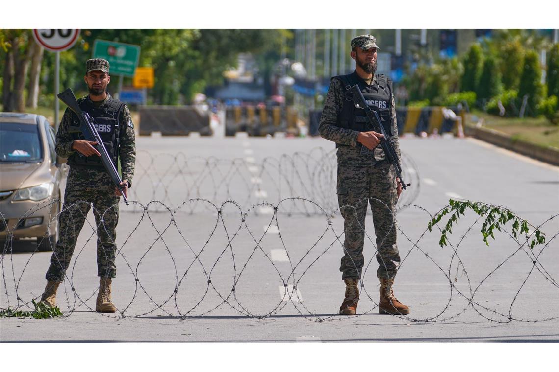In der pakistanischen Hauptstadt Islamabad sind mehr als 10.000 Sicherheitskräfte im Einsatz, um die Friedensgespräche zu sichern.