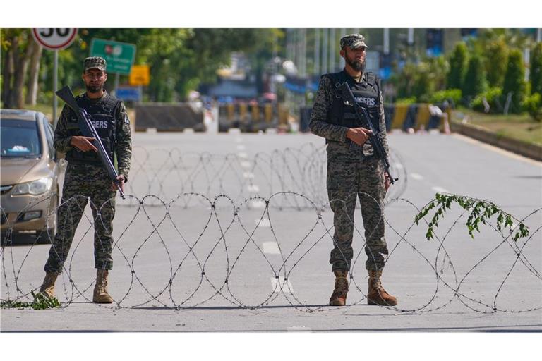 In der pakistanischen Hauptstadt Islamabad sind mehr als 10.000 Sicherheitskräfte im Einsatz, um die Friedensgespräche zu sichern.
