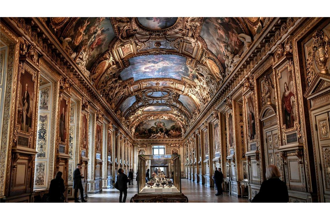 Louvre-Einbrecher stehlen Beute von "historischem Wert" In der prachtvollen Galerie d'Apollon im Louvre wird kostbarer Schmuck ausgestellt. (Archivbild)