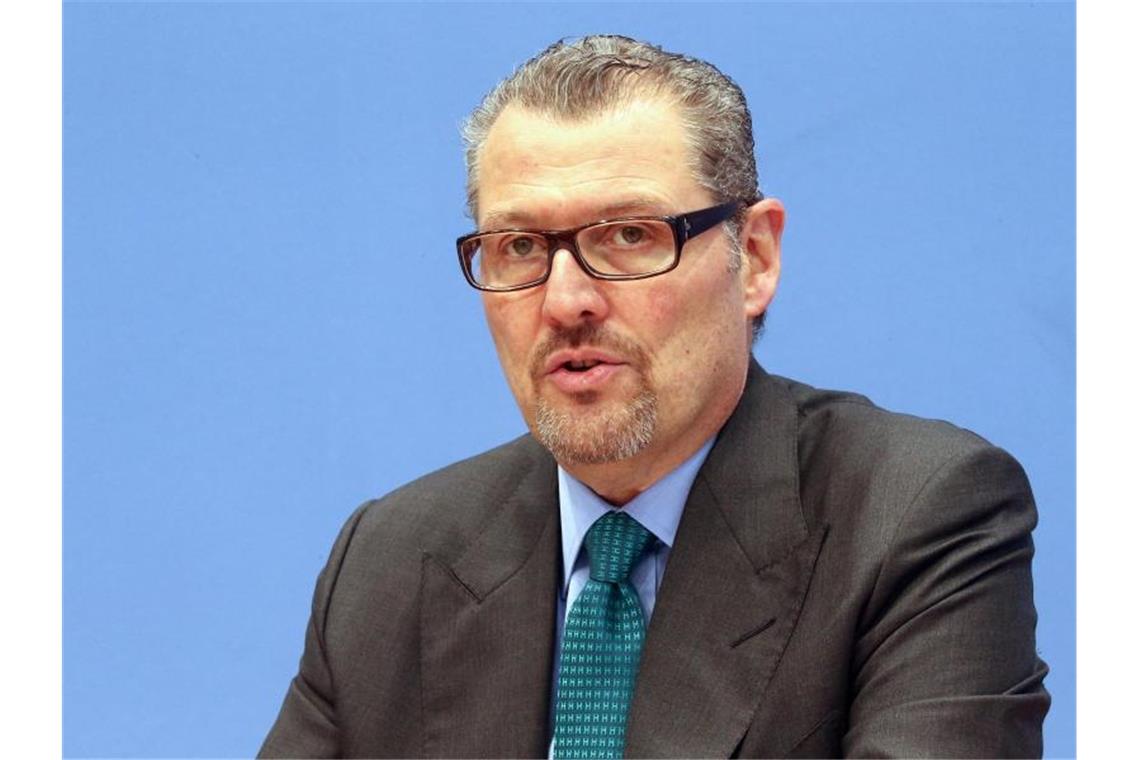Arbeitgeber und Gewerkschaften fordern Bildungsoffensive „In der schulischen Bildung haben wir eine Generation, die faktisch ein Jahr Bildungschancen verloren hat“, sagt Arbeitgeberpräsident Rainer Dulger. Foto: Wolfgang Kumm/dpa