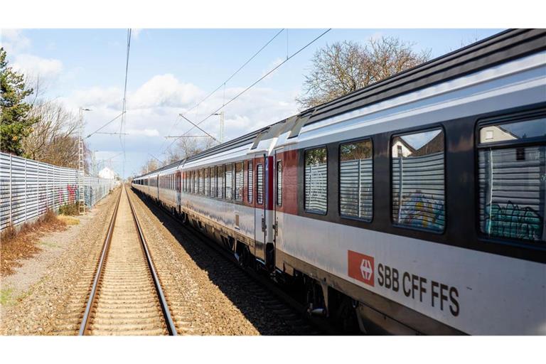 In der Schweiz fahren die Bahnen sehr pünktlich.