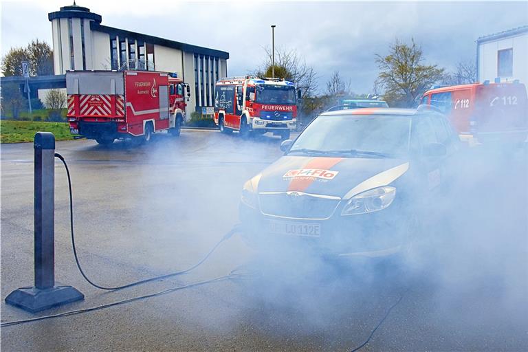 In der Simulation brennt ein E-Auto an einer Ladesäule. Fotos: Tobias Sellmaier 