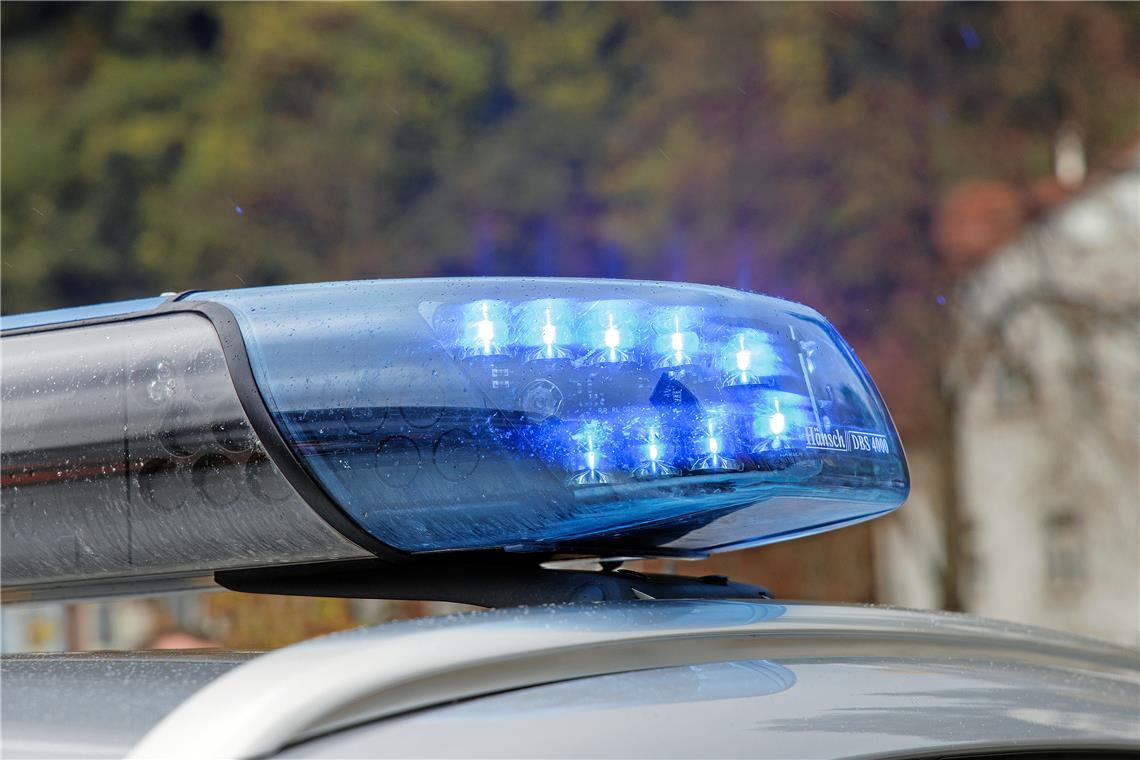 In der Straße Lindenplatz in Unterweissach beschleunigte der Fahrer auf seiner Flucht so stark, dass ein querender Fußgänger zur Seite springen musste, um nicht vom Pkw erfasst zu werden. Symbolbild: Jörg Fiedler