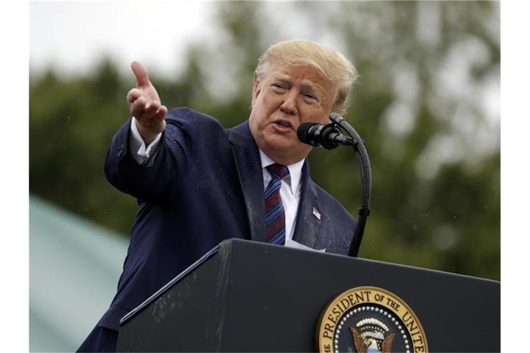 In der Ukraine-Affäre wächst der Druck auf US-Präsident Trump. Foto: Evan Vucci/AP/dpa