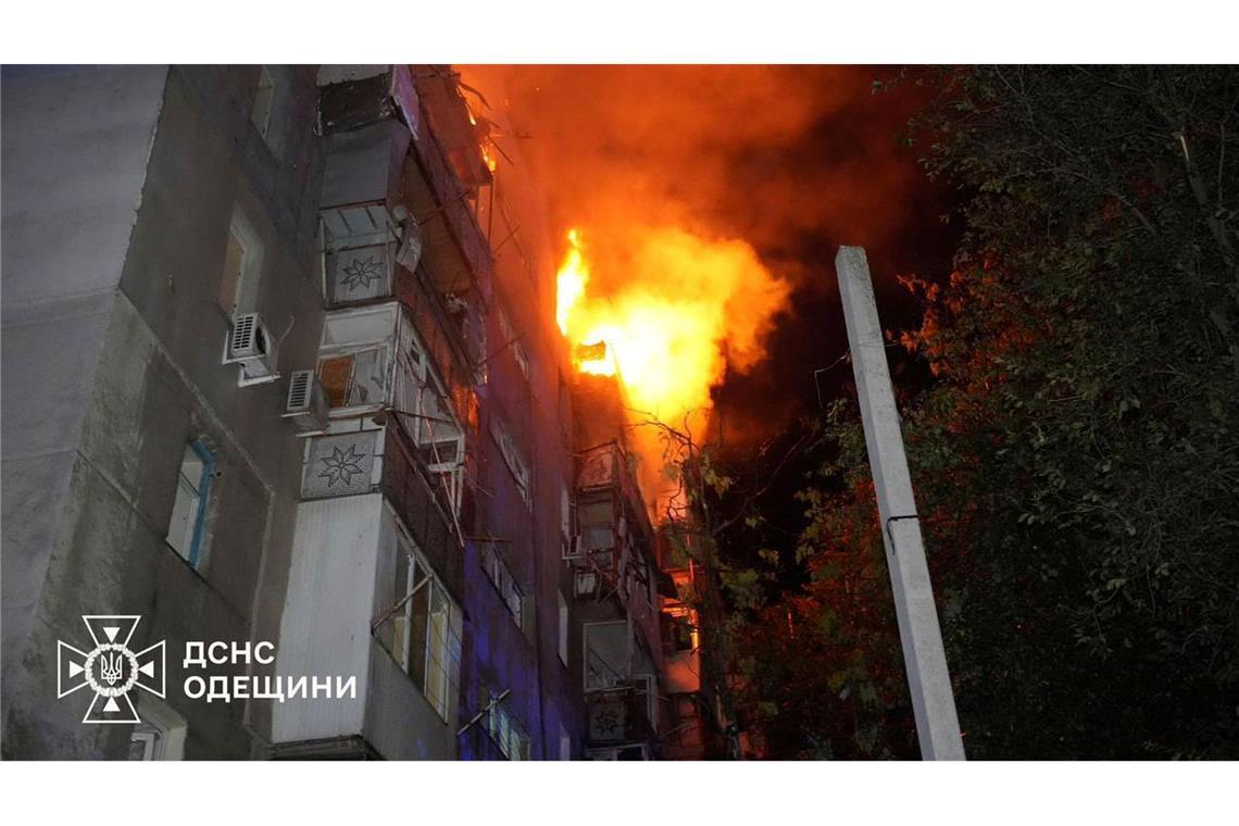 Selenskyj: Mehr als 300 Luftangriffe auf Ukraine