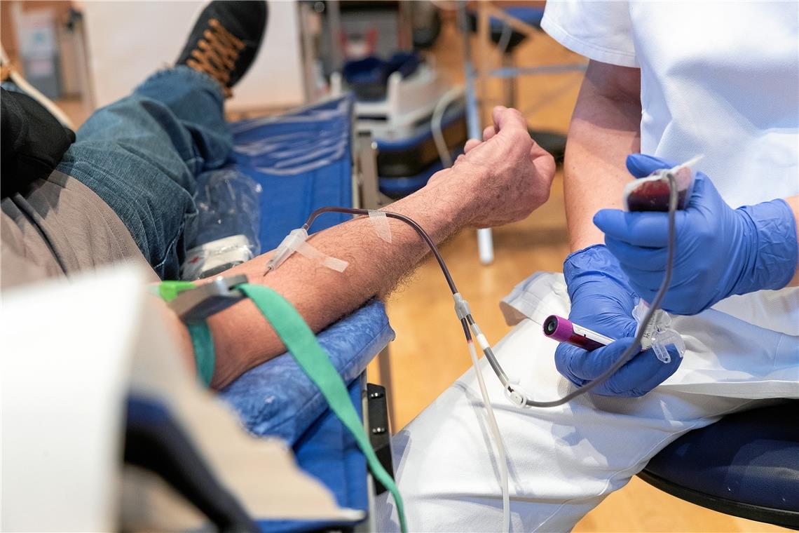 In der Urlaubszeit gehen weniger Menschen zum Blutspenden. Gebraucht wird der Lebenssaft aber immer. Foto: J. Fiedler