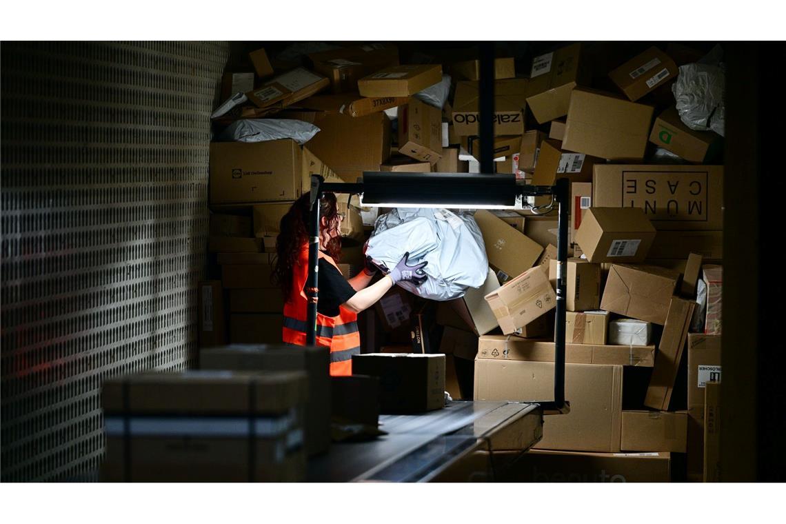 In der Vorweihnachtszeit sind die Paketmassen besonders groß.