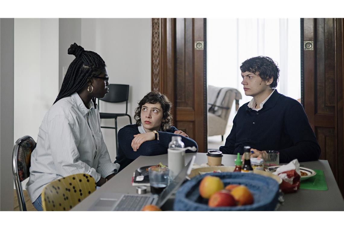 In der WG des Opfers wird gerätselt.