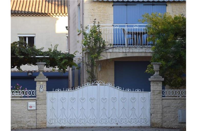 In der Wohnung in der Küstenstadt Agde fanden Beamte Kampfspuren und eine Leiche. Foto: Sylvain Thomas/AFP/dpa