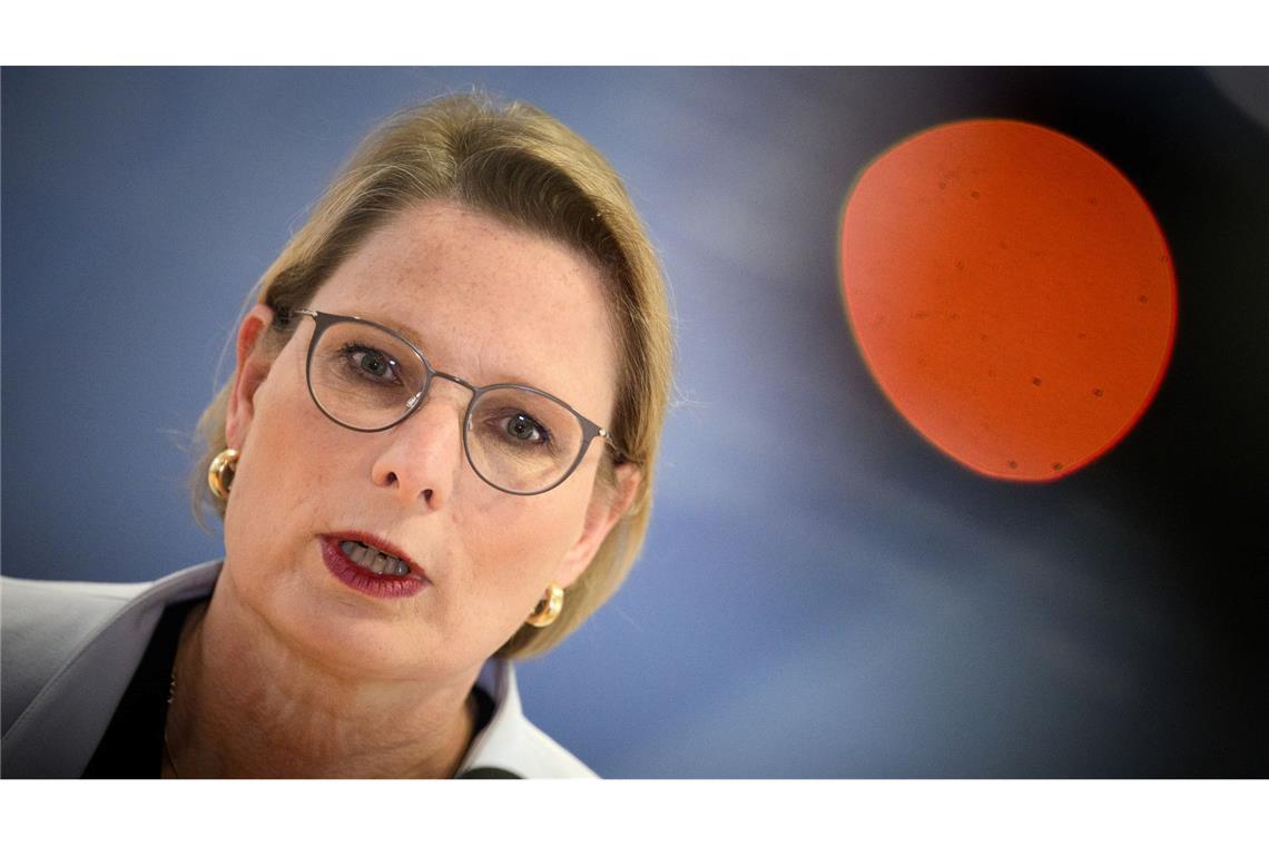 Hubig will Entschädigungsregel für Flugreisende verteidigen In der Zeit der Ampel-Regierung war das Umweltministerium für den Verbraucherschutz zuständig. Jetzt trägt dafür wieder das Justizministerium die Verantwortung. (Archivbild)