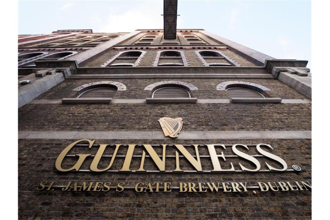 Dickes Plus für einige Importbiere in der Pandemie In deutschen Getränkeläden sind die Guinness-Regale oft leer. Foto: Christian Charisius/dpa