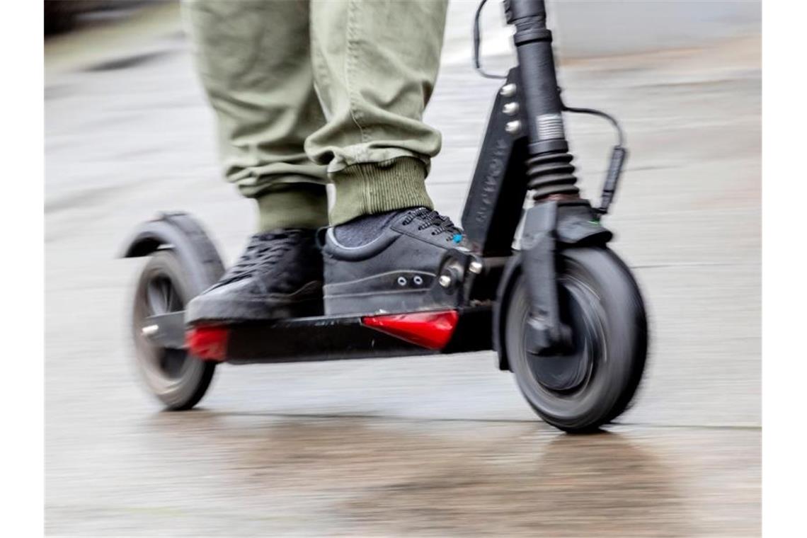Viele wittern das große Geschäft mit E-Tretrollern In deutschen Städten stehen Verleiher schon in den Startlöchern. Foto: Christoph Soeder