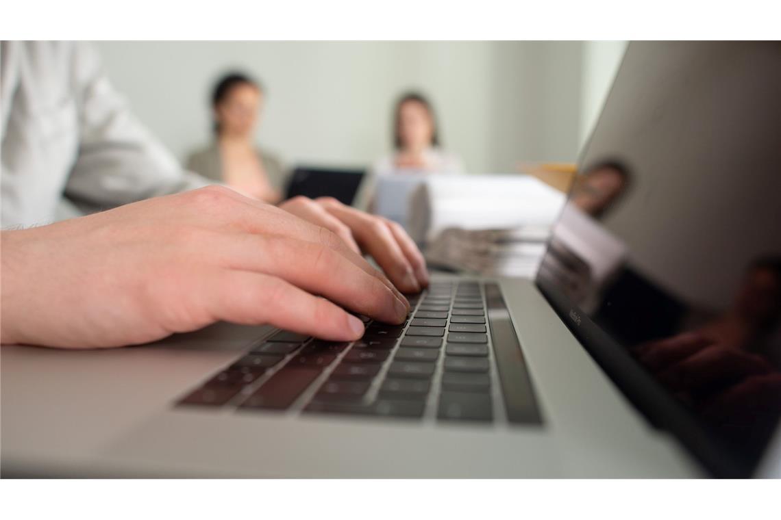 Hohe Teilzeitquote in Deutschland - Debatte um Arbeitszeit In Deutschland arbeiten im EU-Vergleich besonders viele Menschen in Teilzeit - vor allem Frauen. (Archivbild)