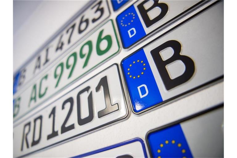 In Deutschland gab es im Januar mit knapp 170.000 Neuzulassungen einen Rückgang um 31,1 Prozent. Foto: Arne Immanuel Bänsch/dpa/Symbolbild