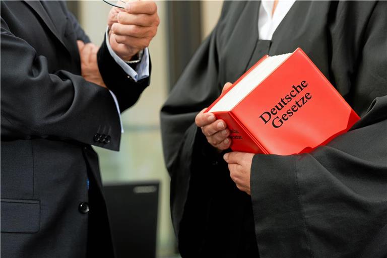 In Deutschland ist der Anspruch auf ein faires Gerichtsverfahren für jede Person Bestandteil des Rechtsstaatsprinzips. Foto: Adobe Stock/Kzenon