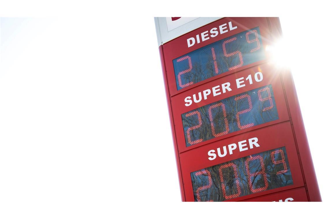 In Deutschland sind die Spritpreise zuletzt langsamer gestiegen als in seinen Nachbarländern.