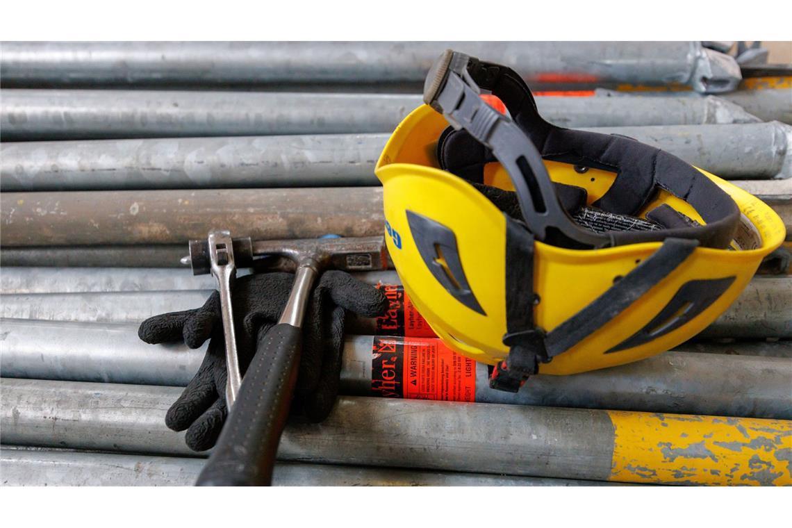 In Deutschland stirbt im Schnitt an jedem vierten Werktag ein Mensch auf einer Baustelle oder in der Reinigung (Symbolfoto).