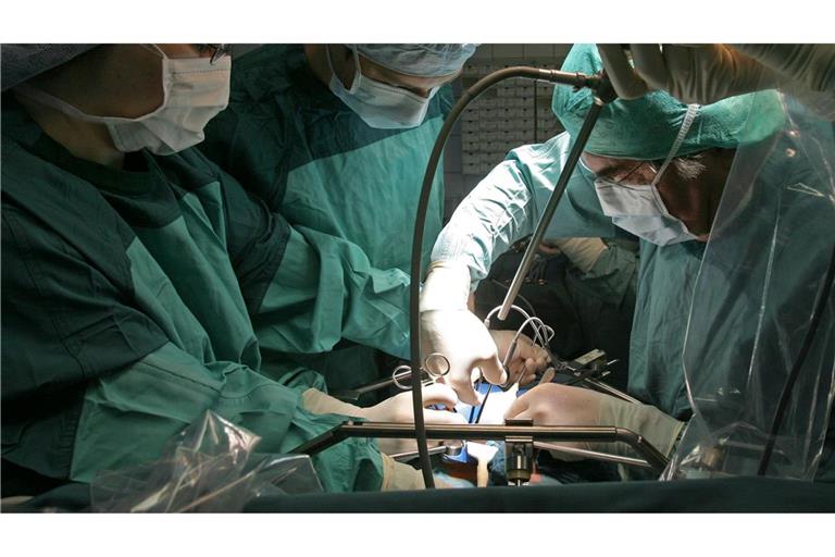 In Deutschland warten über 8.000 Menschen auf eine Organspende, vielfach schon seit Jahren.