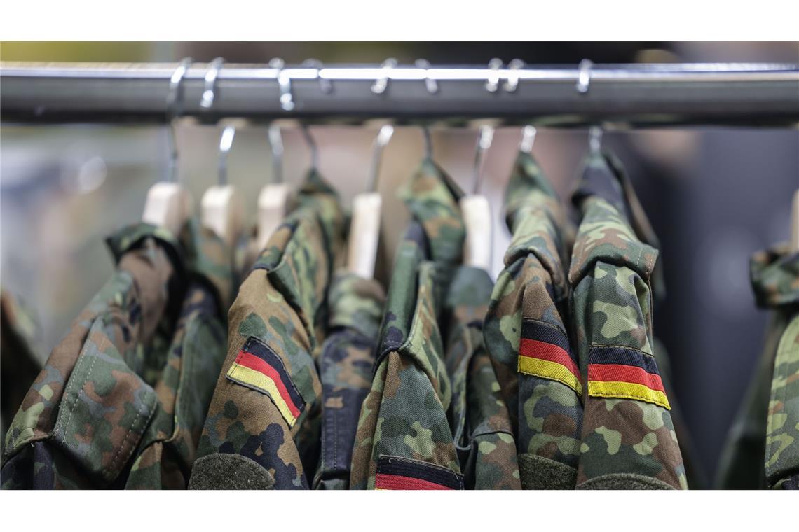 Wehrdienst per Losverfahren? Warum die Idee gar nicht so absurd ist In Deutschland werden künftig wieder mehr junge Männer eine Bundeswehruniform tragen.