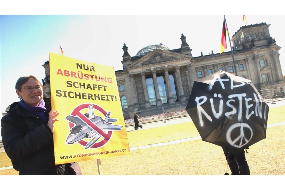Friedensforscher warnen vor neuem nuklearen Wettrüsten In Deutschland wird immer wieder gegen Atomwaffen demonstriert. (Archivbild)