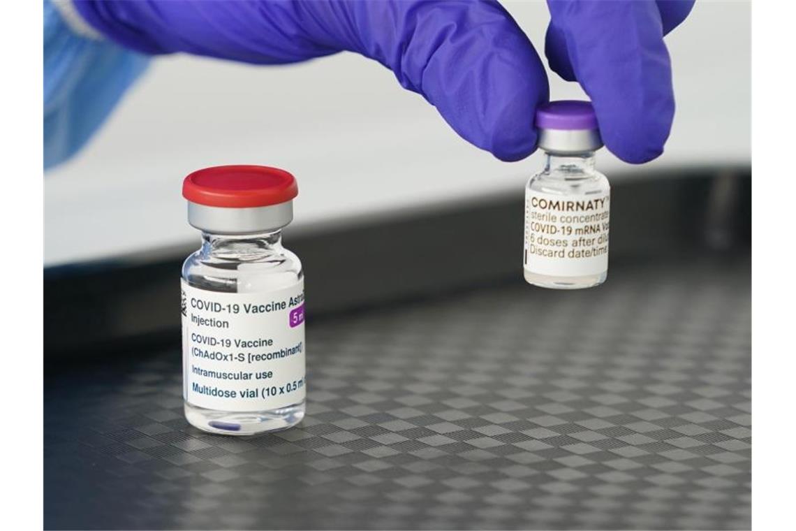 EMA: Vorteile von Astrazeneca-Impfstoff überwiegen In Deutschland wurden bis Mitte April rund 4,2 Millionen Menschen mit dem Astrazeneca-Vakzin geimpft. Foto: Marcus Brandt/dpa