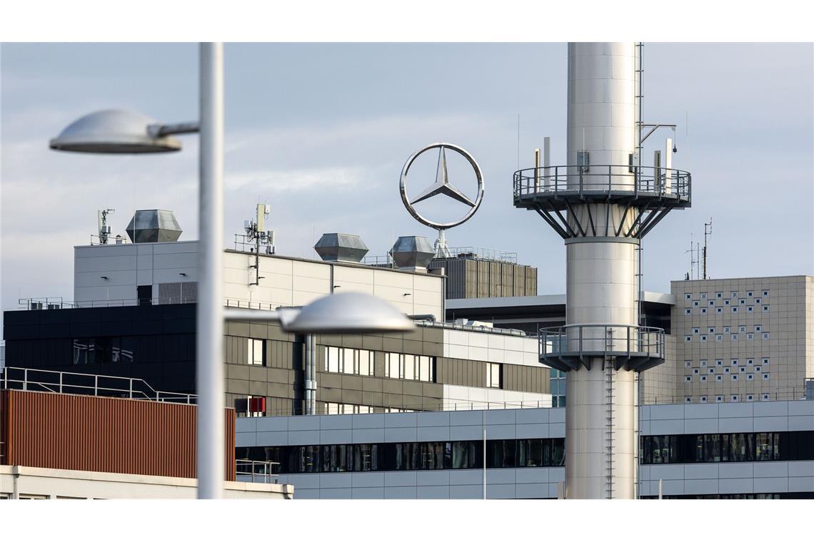 In die Büros von Mercedes soll die Künstliche Intelligenz flächendeckend  einziehen.