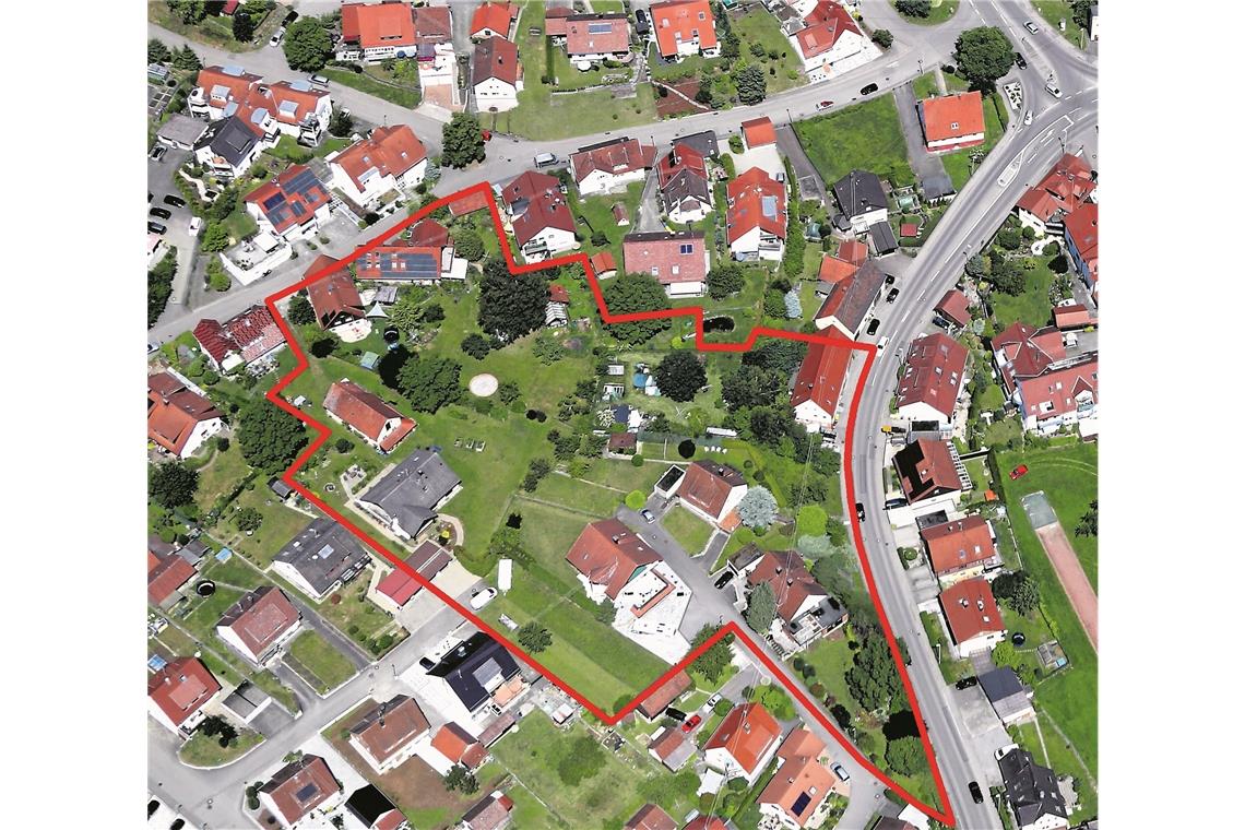 In diesem Areal in Unterbrüden (rot umrandet) zwischen der Unterweissacher Straße (rechts) und der Hügelstraße (oben) sowie den beiden Stichstraßen Häfnersweg (unten Mitte) und Töpferweg (unten links) gilt die jetzt erlassene Vorkaufsrechtsatzung. Foto: F. Muhl