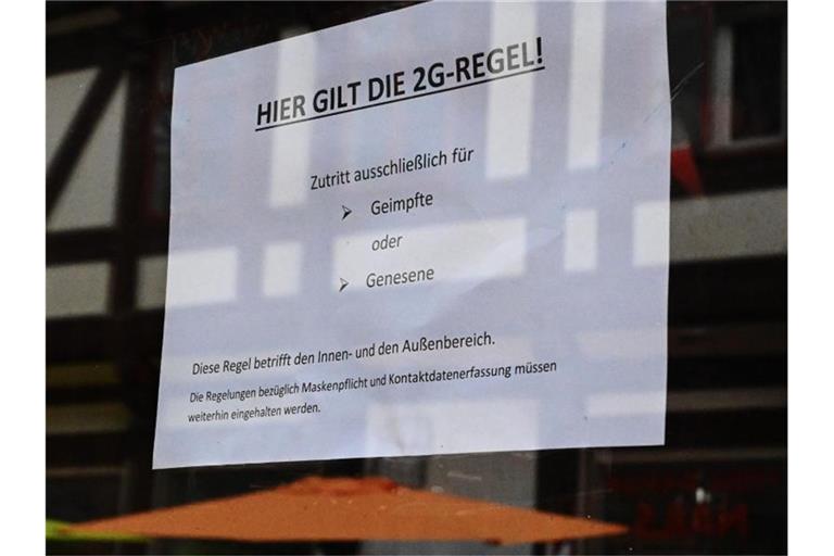 In diesem Cafe gilt die 2G-Regel. Foto: Swen Pförtner/dpa