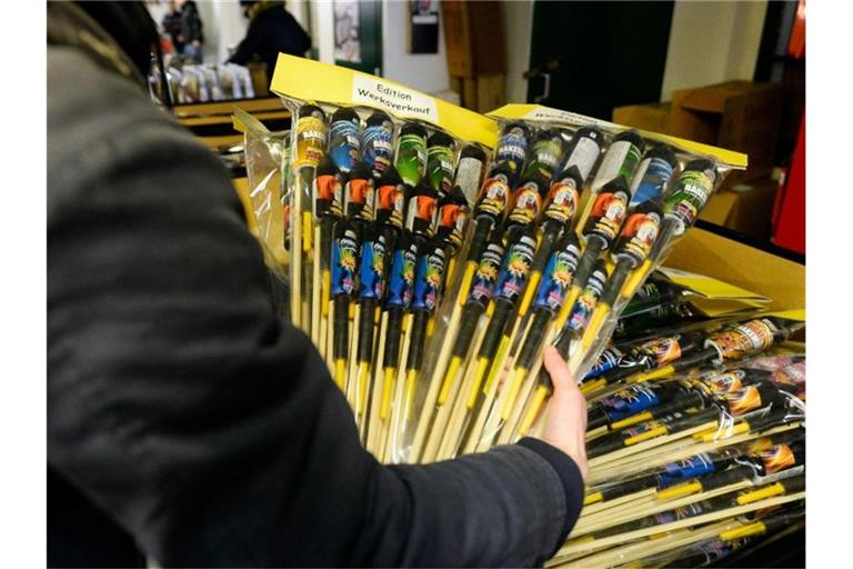 In diesem Jahr darf vom 28. bis zum 31.12. Feuerwerk verkauft werden. Foto: Roberto Pfeil/dpa