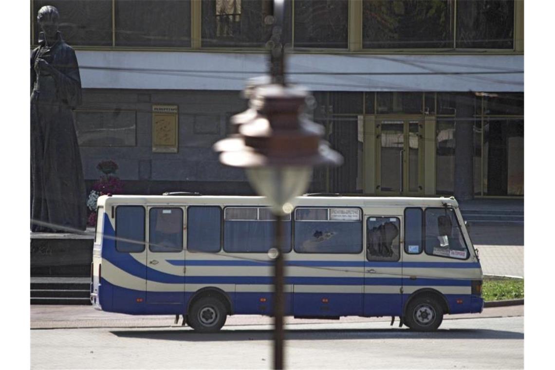 Geiselnahme in der Ukraine endet ohne Tote In diesem Linienbus nahm der Mann 13 Menschen als Geiseln. Foto: -/Ukrinform/dpa
