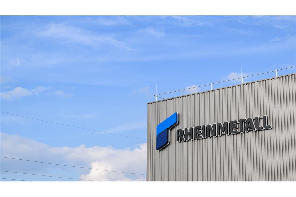 In diesem Rheinmetall-Werk im niedersächsischen Unterlüß werden Artilleriegranaten hergestellt, in Neuss hingegen soll es bald mit der Produktion von Aufklärungssatelliten losgehen.