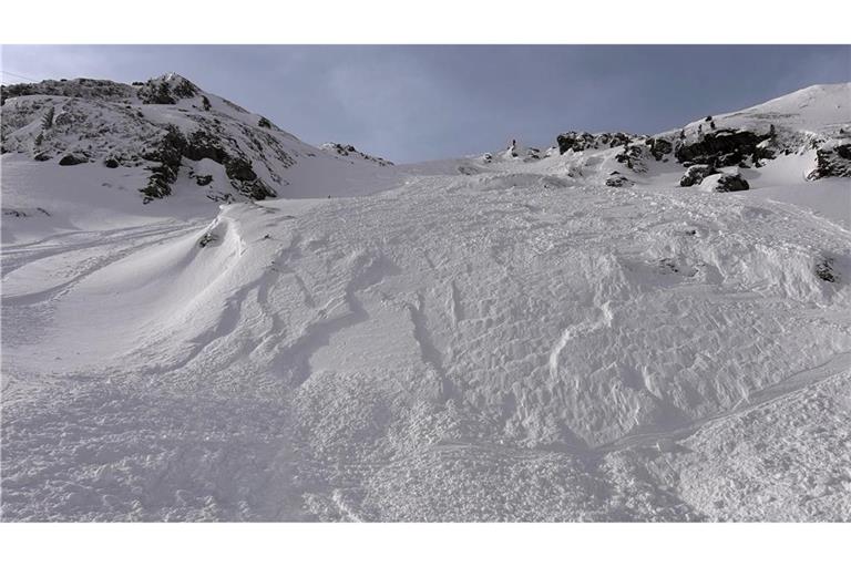 In diesem Winter gibt es ungewöhnlich viele Lawinen wie hier in Tirol. (Archivbild)