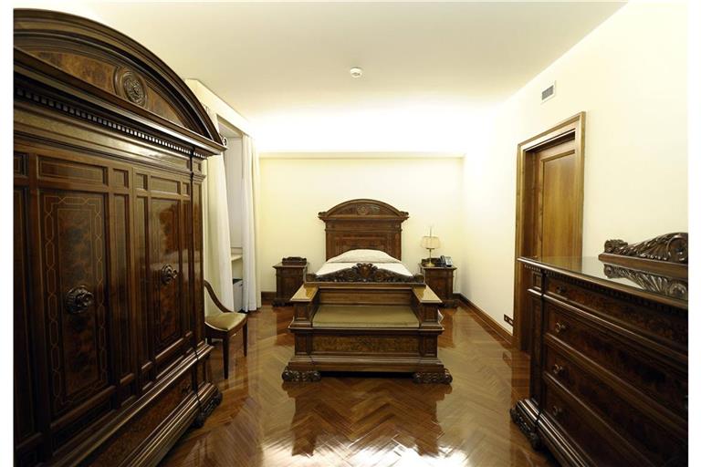 In diesem Zimmer der Santa Marta - Suite 201 - wird während der Konklave niemand schlafen. Es darf erst durch den neuen Papst bezogen werden.