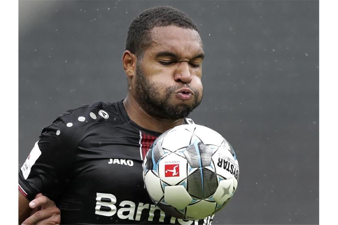 Chance für prominentes Bayer-Trio in Prag In dieser Saison bei Bayer bisher nur Teilzeitkraft: Nationalspieler Jonathan Tah. Foto: Michael Sohn/AP/POOL/dpa
