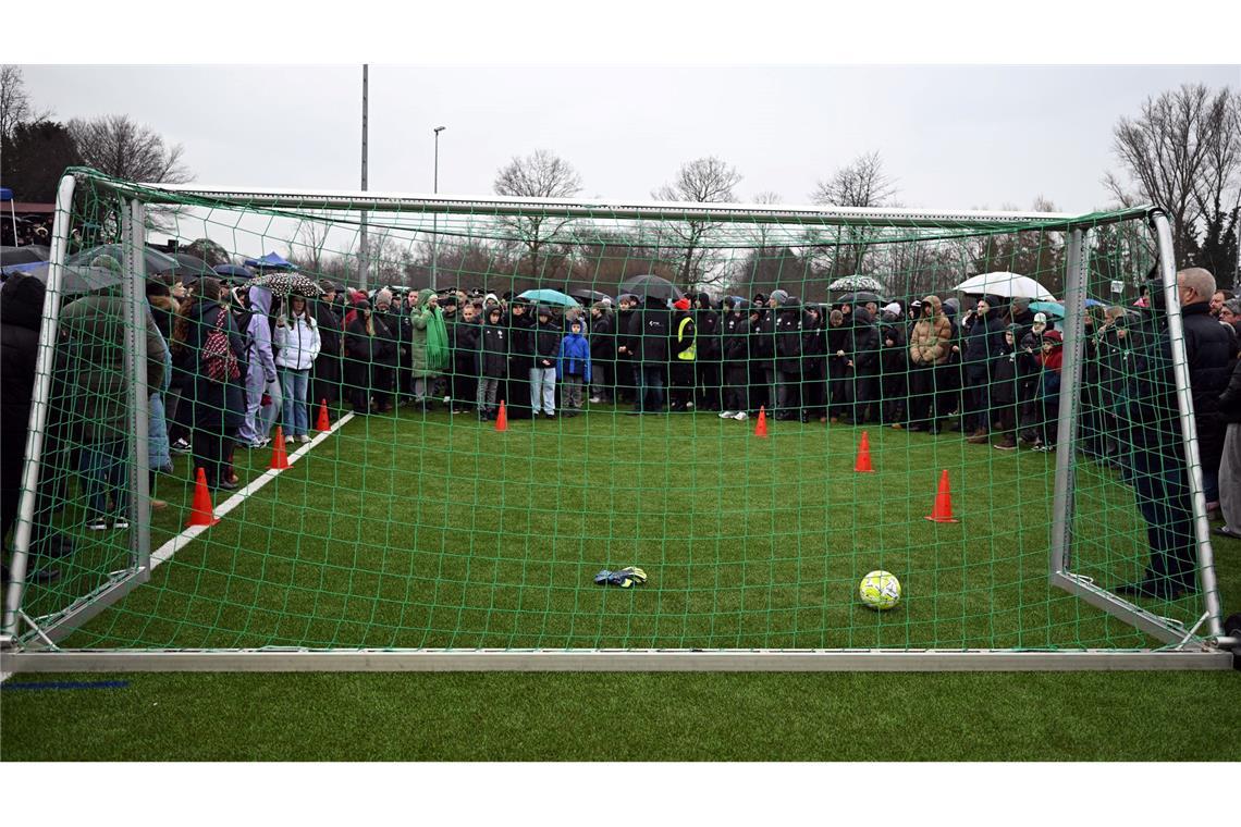 In Dormagen nehmen die Menschen Abschied von Yosef.