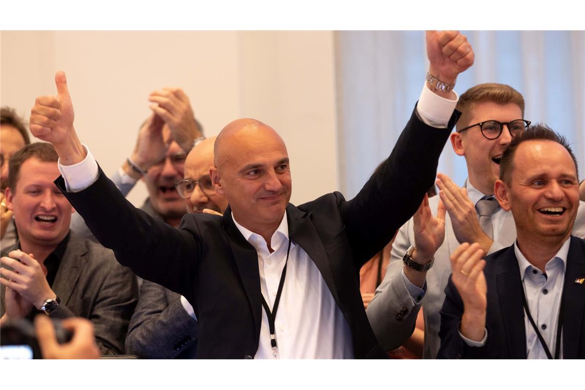 In Dortmund, der drittgrößten Stadt in NRW, unterlag SPD-Amtsinhaber Thomas Westphal nach einem Kopf-an-Kopf-Rennen gegen den CDU-Herausforderer Alexander Omar Kalouti.