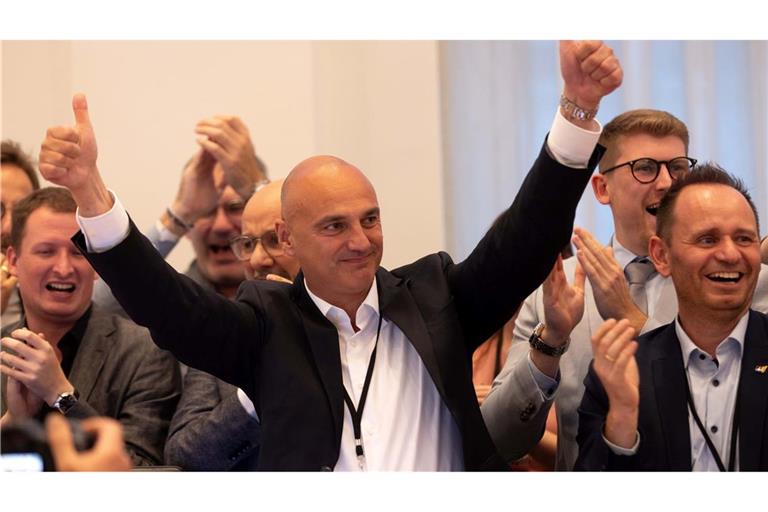 In Dortmund, der drittgrößten Stadt in NRW, unterlag SPD-Amtsinhaber Thomas Westphal nach einem Kopf-an-Kopf-Rennen gegen den CDU-Herausforderer Alexander Omar Kalouti.