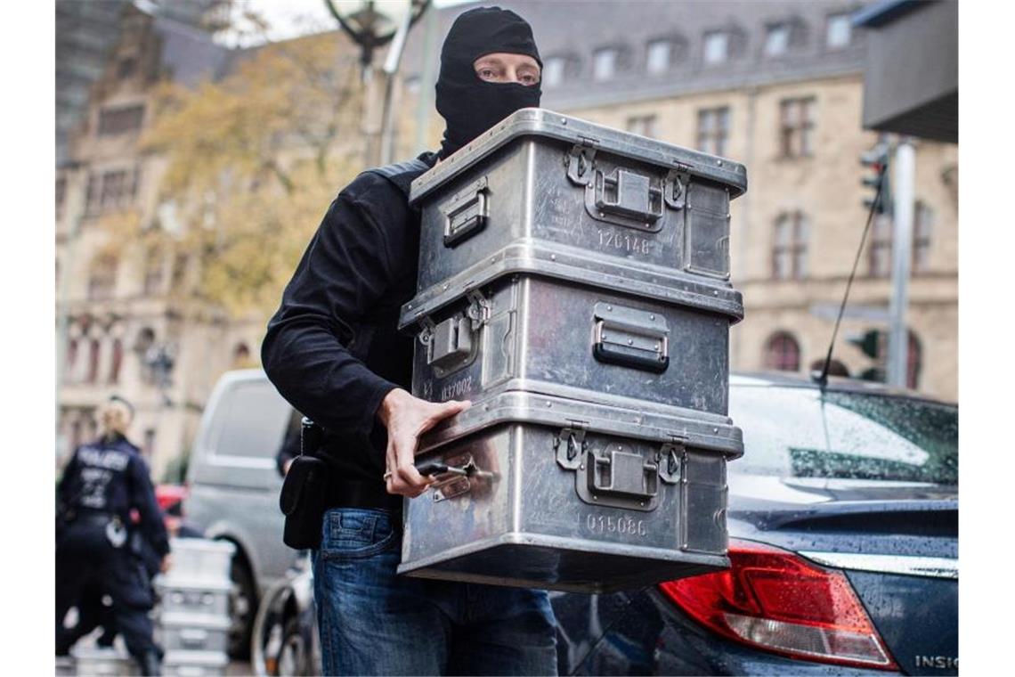 In Düsseldorf gingen das Landeskriminalamt Nordrhein-Westfalen und die Staatsanwaltschaft Düsseldorf gegen eine „international agierende kriminelle Vereinigung“ vor. Foto: Christoph Reichwein/dpa