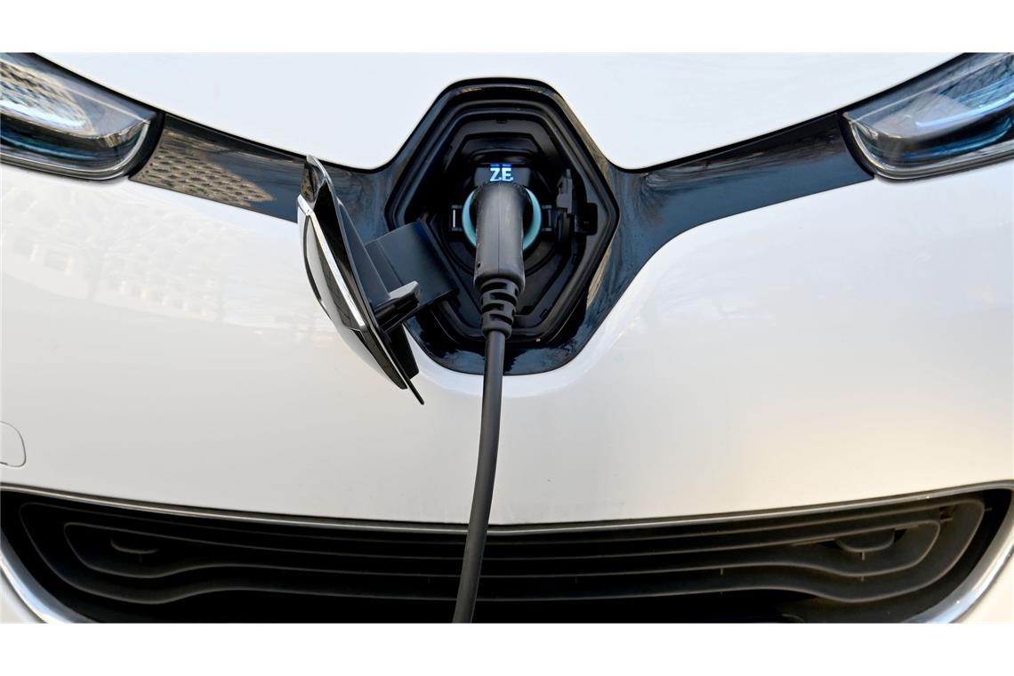 Untersuchung: E-Autos halten Magnetfeld-Höchstwerte ein In E-Autos sorgt unter anderem der Antrieb für zusätzliche Magnetfelder. (Symbolbild)