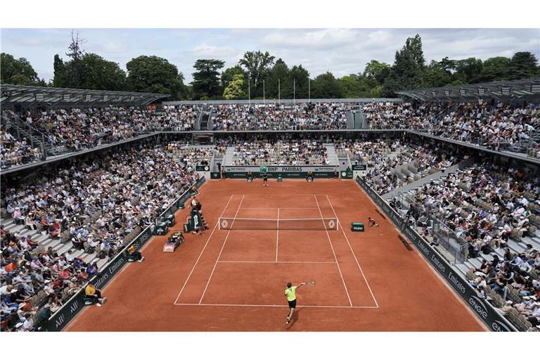 In einem der schönsten Stadien zog Alexander Zverev in Runde drei ein.