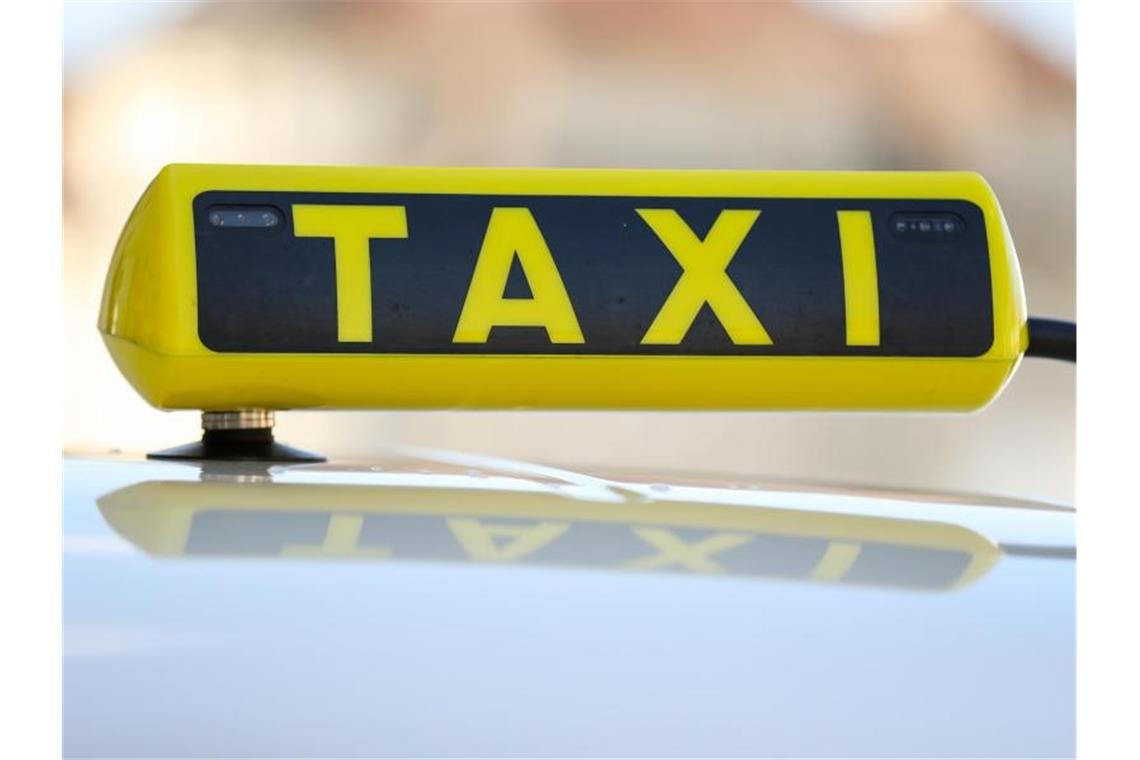 Streit um Knoblauch-Pizzen in Taxi eskaliert In einem Taxi in Mönchengladbach ist es wegen zwei Knoblauchpizzen zu einem handfesten Streit gekommen. Foto: Jan Woitas/dpa-Zentralbild/dpa/Symbolbild