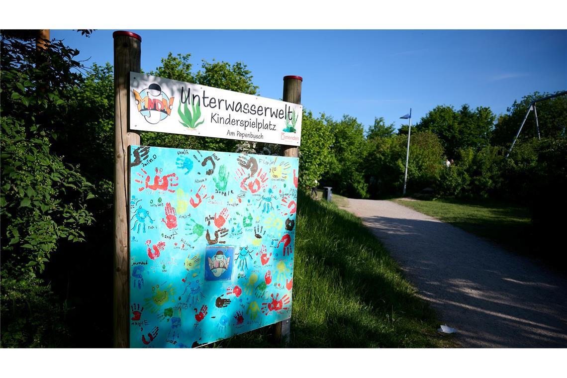 In einer Nacht im Mai wurde der Spielplatz zum Tatort - nun sind der Haupttäter und mehrere Beteiligte verurteilt worden. (Archivbild)
