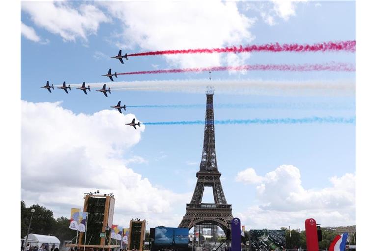 In einer spektakulären Show hatten die Macher der Sommerspiele 2024 für den nächsten Olympia-Gastgeber Paris geworben. Foto: Gao Jing/XinHua/dpa