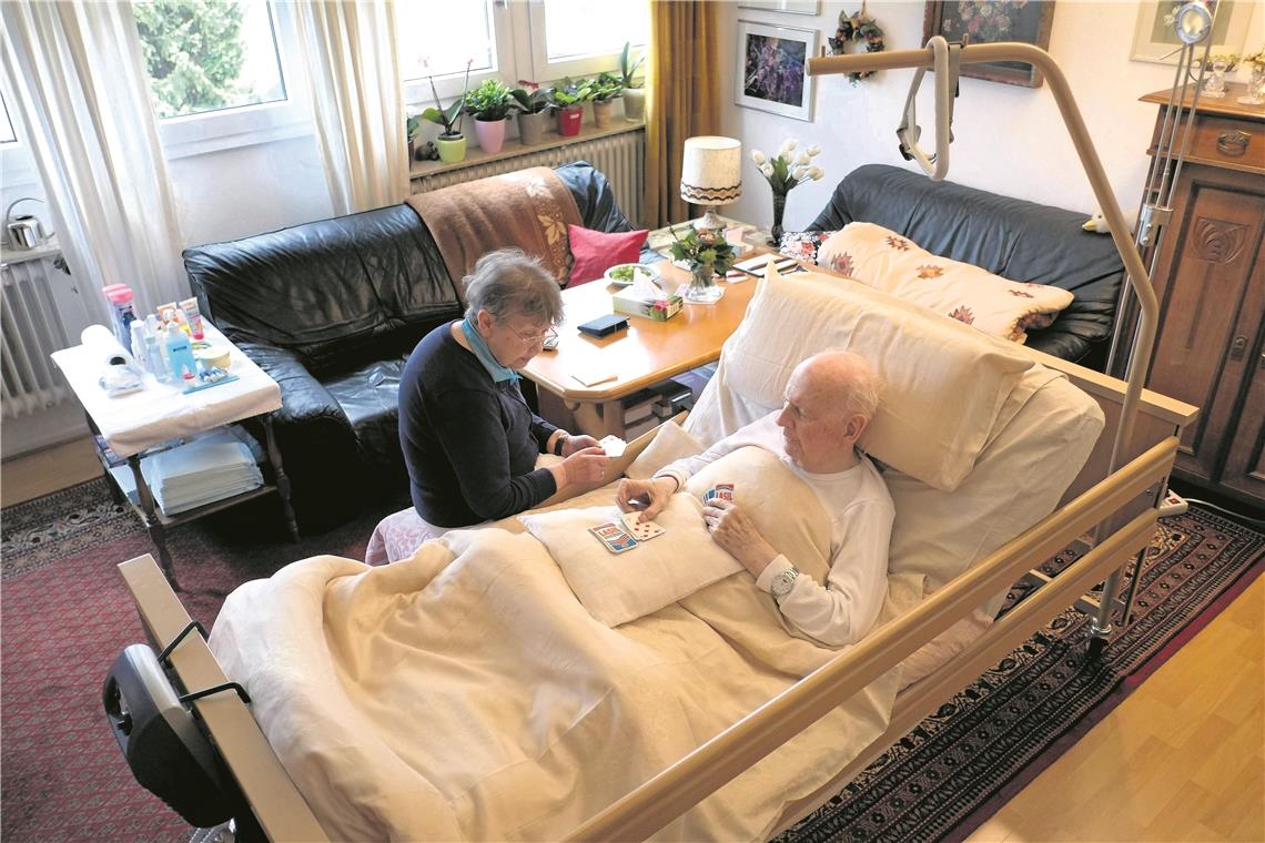 Selbstbestimmt auch im Alter In einer Umfrage hat die Gemeindeverwaltung Oppenweiler die Wünsche der Einwohner im Alter von 55 und mehr Jahren bei den Themen Pflege und betreutes Wohnen abgefragt. Unter anderem ging es auch um den Bedarf an seniorengerechten Wohnungen. Foto: Imago