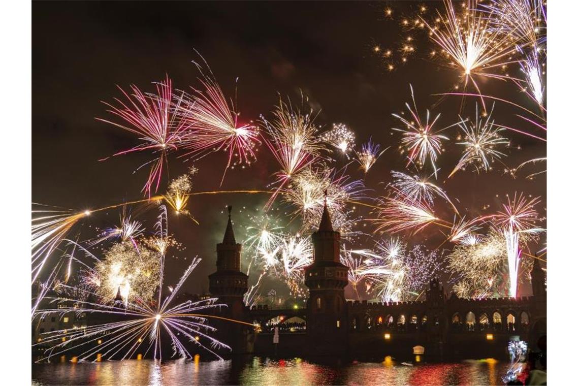 Beschlussvorlage: Silvester-Feuerwerk soll untersagt werden In einigen Bundesländern wie Berlin könnte es zu einem Böllerverbot wegen Corona kommen. Foto: Paul Zinken/dpa
