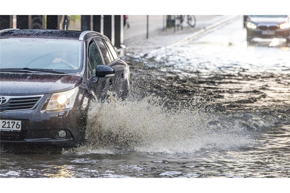 In einigen Regionen Deutschlands standen Straßen zumindest kurzzeitig unter Wasser.
