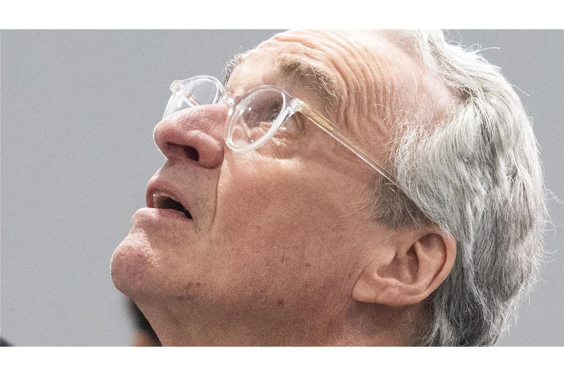 BKA-Analyst: Reuß-Gruppe war vor ihrer Festnahme massiv zerstritten In Erwartung des „galaktischen Beistandes“ der Allianz: Vor allem Heinrich XIII. Prinz Reuß misstraute zunehmend den Militärs in seiner Gruppe.