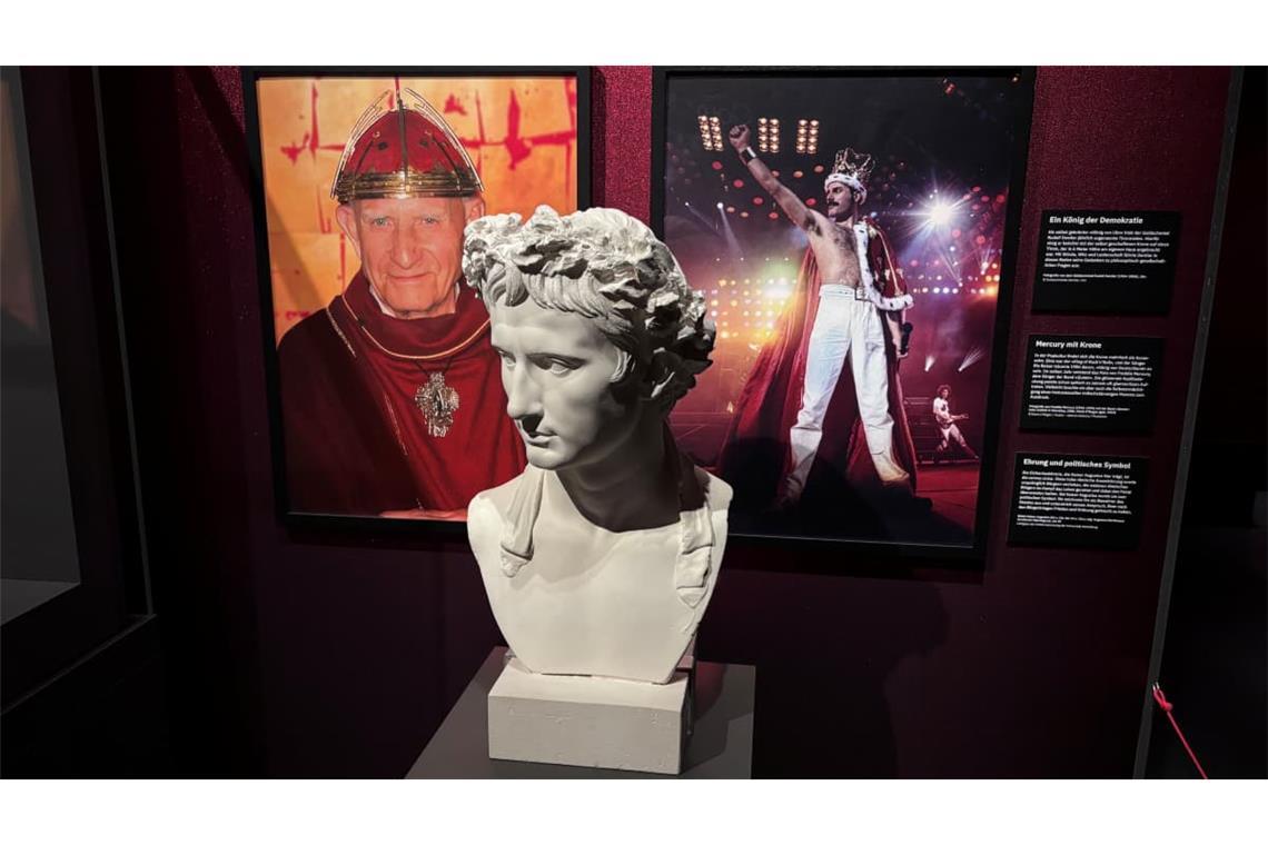 In feiner Gesellschaft: Rudolf Dentler, der König von Ulm, mit Pop-Ikone Freddie Mercury und Kaiser Augustus. Eine Station der Ausstellung "Was Männer schmückt" im Landesmuseum Württemberg.