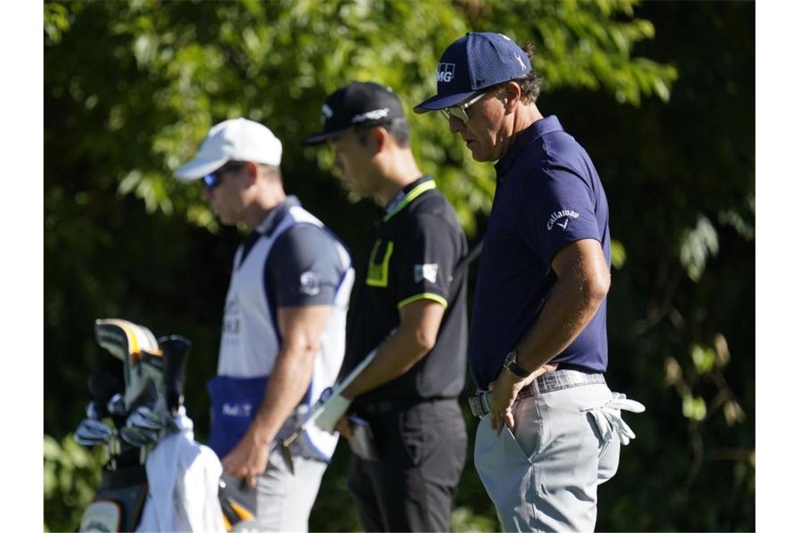 PGA Tour wieder gestartet - Schweigeminute in Texas In Fort Worth wurde in der ersten Runde eine Schweigeminute abgehalten. Foto: David J. Phillip/AP/dpa